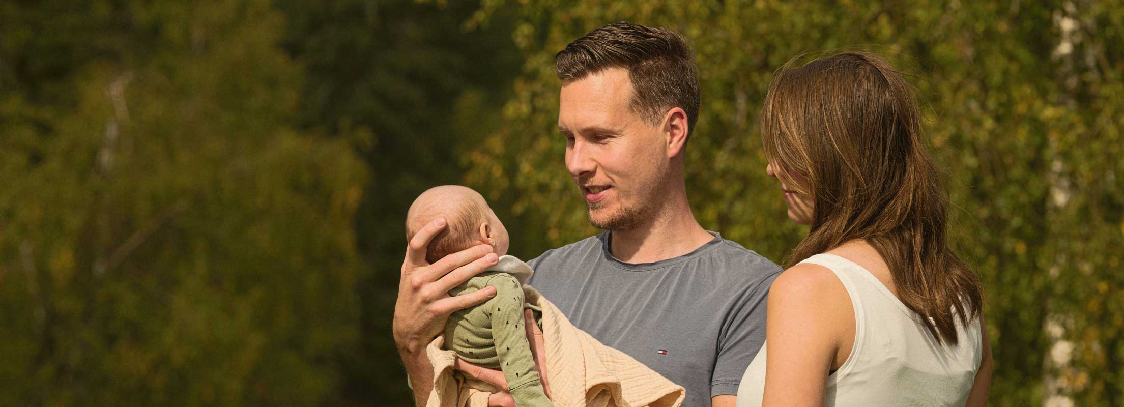 Rinus with his wife and daughter in an autumn forest