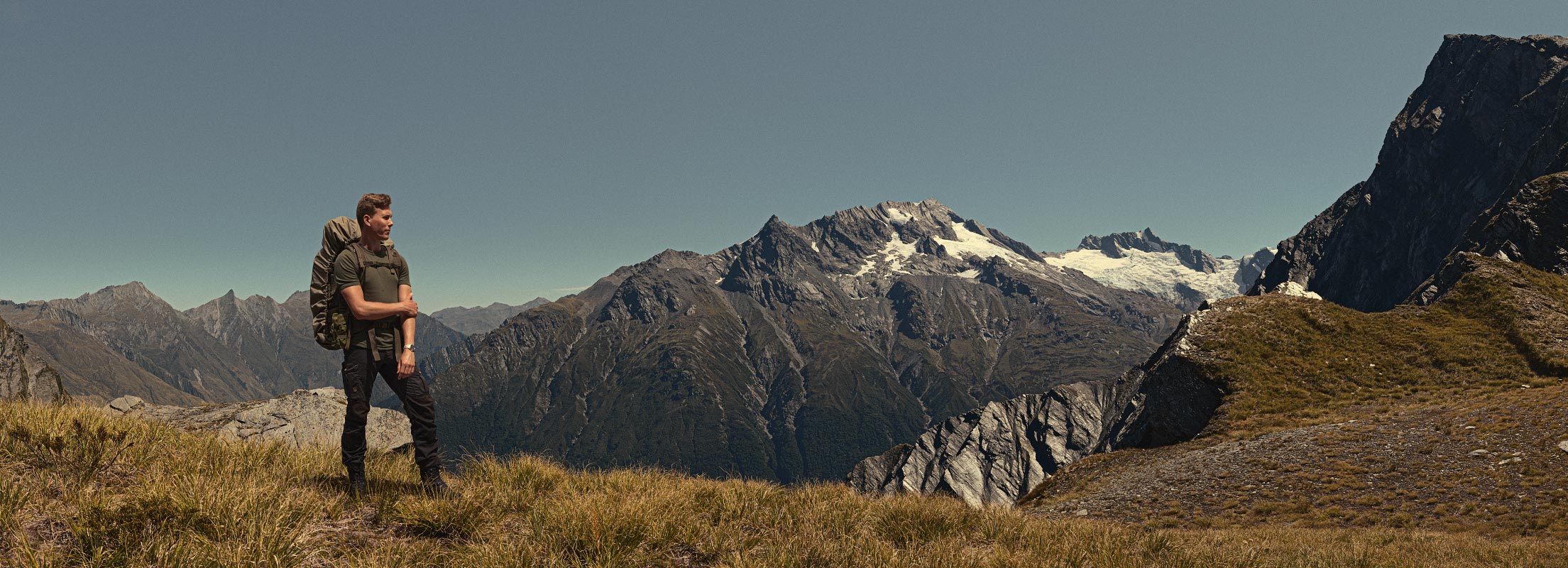Rinus in the New Zealand mountains overlooking Cascade Saddle